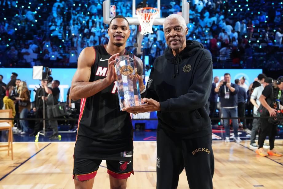 NBA全明星扣篮大赛 约翰逊力压布莱恩特夺冠